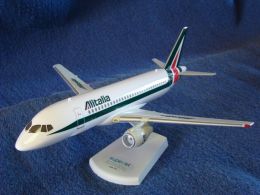 Sukhoi Super Jet-100 Alitalia scala 1-72