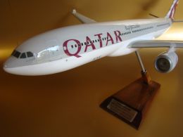 Airbus A330-200 QATAR scala 1-100